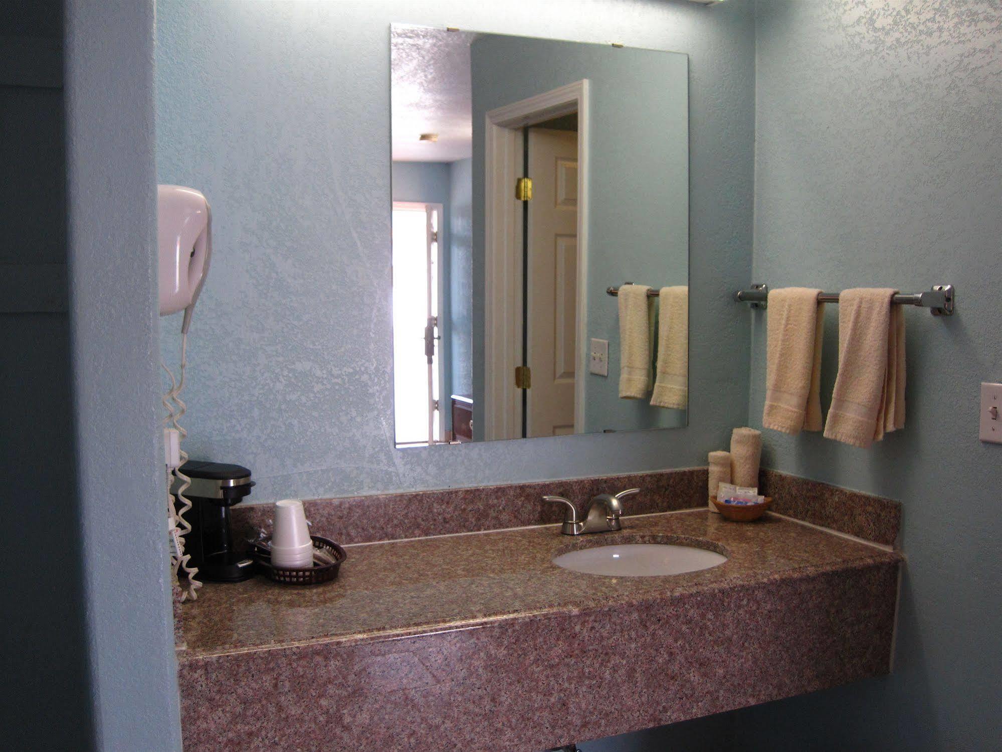 Pinn Road Inn And Suites Lackland Afb And Seaworld Сан-Антонио Экстерьер фото
